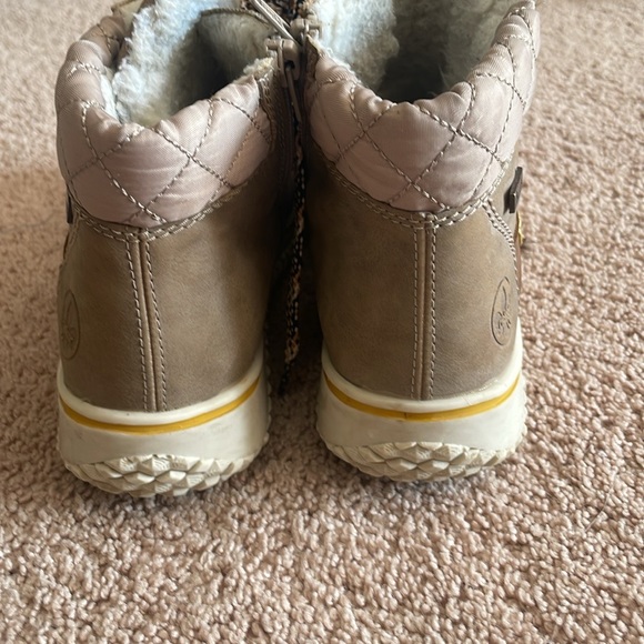 Rieker Women's Cordula Weather-Resistant Ankle Bootie- size 39 European, 8 in US - Picture 7 of 7